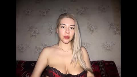 LuxSonyaStar online show from May 5, 8:50 pm