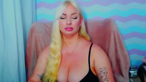 Snapshot of luxuriaaa chatting on July 20, 7:49 pm Luxuriaa online show from July 20, 7:49 pm
