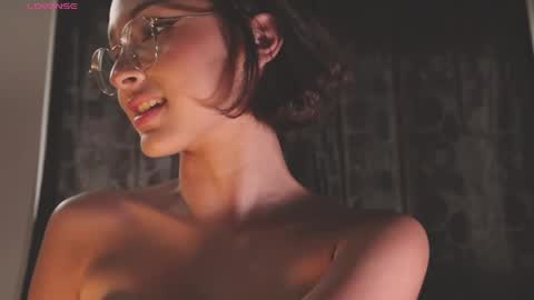 lyalee__ online show from May 19, 9:32 pm