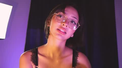 lyalee__ online show from May 27, 1:57 am