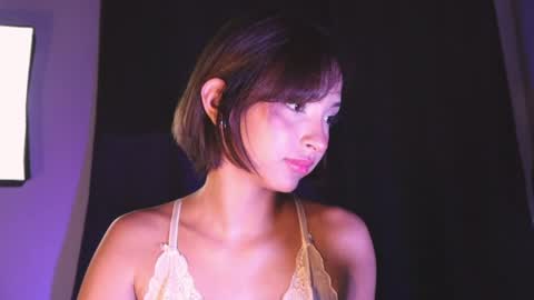 lyalee__ online show from May 28, 3:37 am