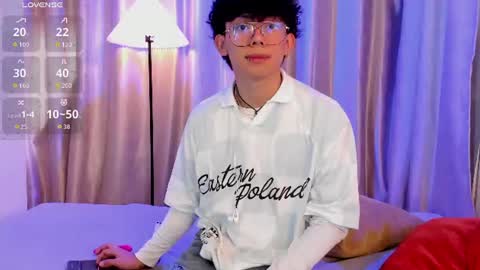 Snapshot of lyan_twink chatting on July 1, 7:35 pm Lyan online show from July 1, 7:35 pm