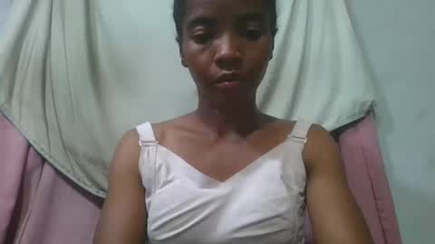 lydie856696 online show from May 6, 6:46 pm