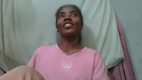 lydie856696 online show from May 24, 3:06 pm