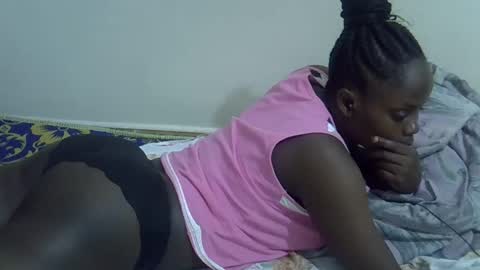 lyn_anna online show from May 18, 10:48 pm