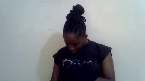 lyn_anna online show from May 20, 12:00 pm