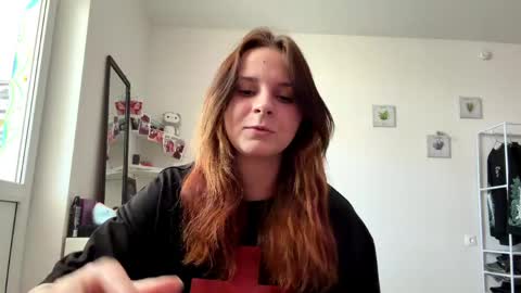 Snapshot of lynhittner chatting on April 15, 10:11 am Sophia online show from April 15, 10:11 am