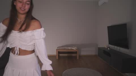  LYNN  online show from March 9, 6:06 am