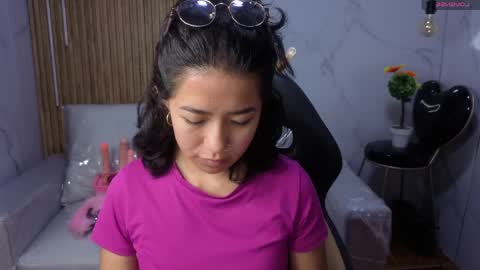 lynn_turner_ online show from April 6, 12:28 pm