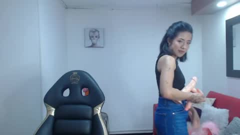 lynn_turner_ online show from April 13, 7:41 pm