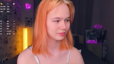 Cozy Lynns room online show from February 14, 8:22 am