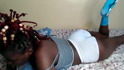 lyenne online show from January 19, 7:34 am