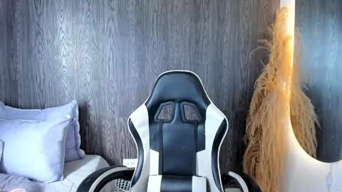 lyralux10 online show from April 16, 4:52 pm