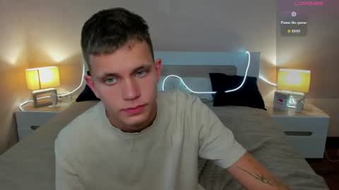 m0neyken_ online show from July 3, 2:51 am