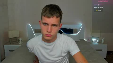 m0neyken_ online show from July 8, 7:13 am