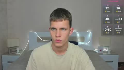 m0neyken_ online show from July 17, 2:18 am