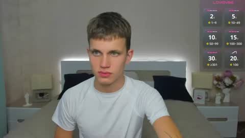 m0neyken_ online show from July 24, 2:42 am