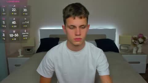 m0neyken_ online show from July 26, 2:20 am