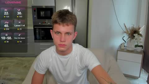 m0neyken_ online show from July 31, 2:44 am