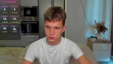 m0neyken_ online show from August 7, 2:13 am