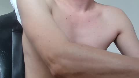 Snapshot of m3n1c chatting on February 15, 10:03 am m3n1c online show from February 15, 10:03 am