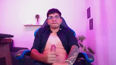 Max online show from April 16, 3:46 pm