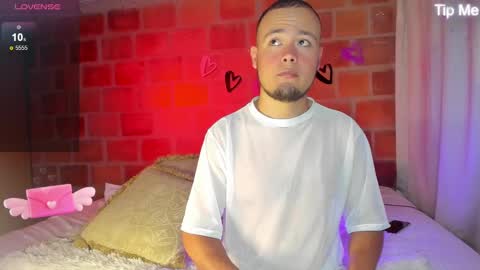 Snapshot of maax_taylor01 chatting on February 16, 12:43 pm online show from February 16, 12:43 pm