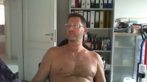 macfly67 online show from May 5, 5:32 pm