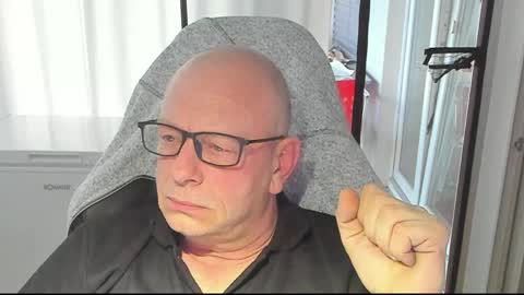 Andy online show from April 6, 6:09 pm