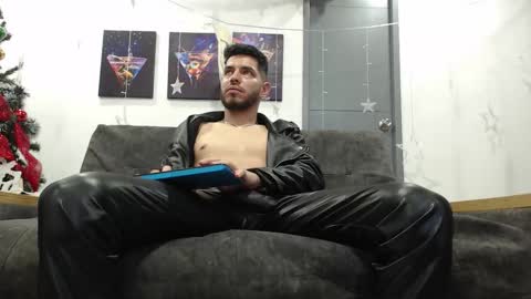 instagram mackdanielsx online show from December 17, 2:28 am