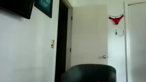 mackdocc001 online show from October 19, 1:56 pm