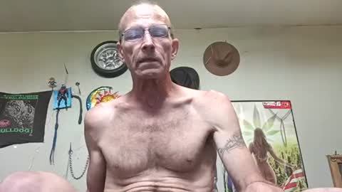 mackdog1369 online show from May 5, 1:19 pm