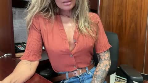 madame_andi online show from July 10, 11:57 am