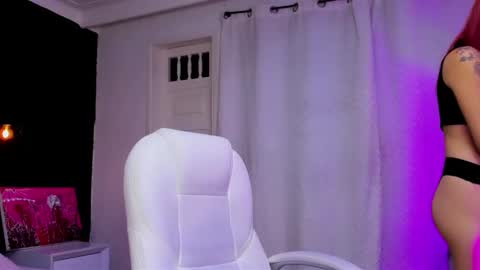 Snapshot of madame_lilith chatting on February 13, 11:17 am madame lilith online show from February 13, 11:17 am