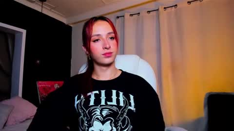 Snapshot of madame_lilith chatting on February 17, 11:34 am madame lilith online show from February 17, 11:34 am