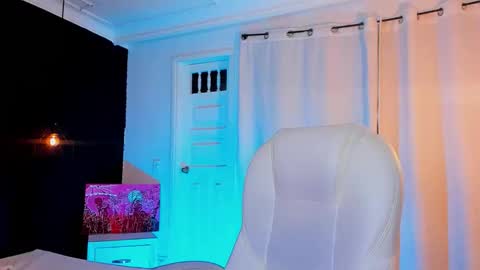 Snapshot of madame_lilith chatting on October 12, 11:31 am madame lilith online show from October 12, 11:31 am