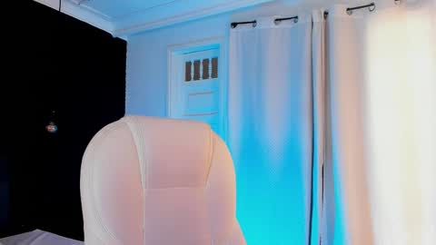 Snapshot of madame_lilith chatting on October 14, 1:45 pm madame lilith online show from October 14, 1:45 pm