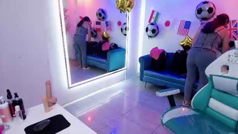 Snapshot of madame_scarllet chatting on July 12, 11:45 am Madame Scarllet online show from July 12, 11:45 am