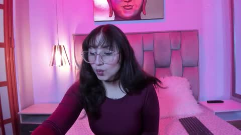 Snapshot of maddie_lesyoux chatting on March 2, 11:50 am maddie online show from March 2, 11:50 am