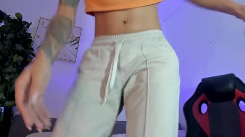 Snapshot of maddie_ray_ chatting on May 25, 11:16 am Maddie Ray online show from May 25, 11:16 am
