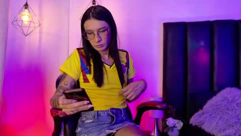 Maddie Ray online show from June 28, 5:35 am