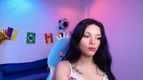 Snapshot of maddie_t18 chatting on June 22, 11:18 am maddie_t18 online show from June 22, 11:18 am