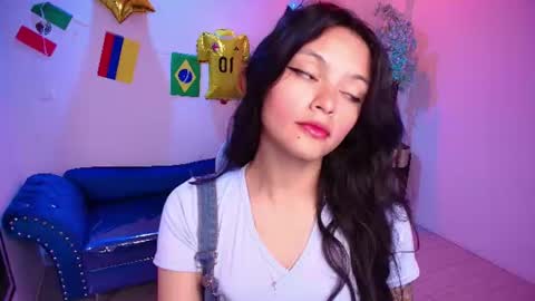 Snapshot of maddie_t18 chatting on June 24, 11:42 am maddie_t18 online show from June 24, 11:42 am
