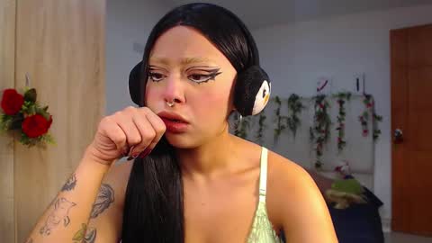 maddiie and clyde online show from December 18, 2:34 pm