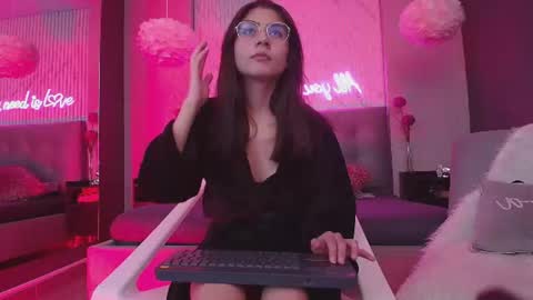 Snapshot of maddy_kind chatting on July 4, 3:56 am maddy_kind online show from July 4, 3:56 am