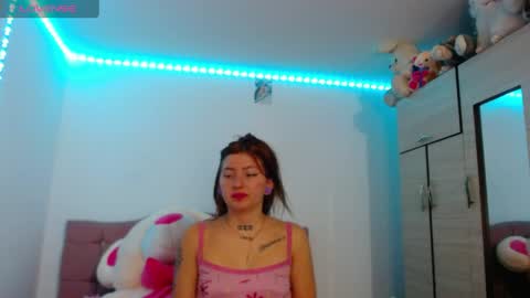 Snapshot of madelen_2 chatting on May 14, 9:32 pm madelen_2 online show from May 14, 9:32 pm