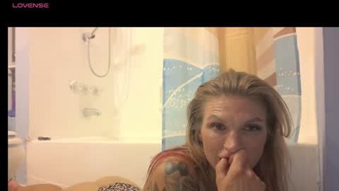Madie Ray online show from July 31, 5:29 am