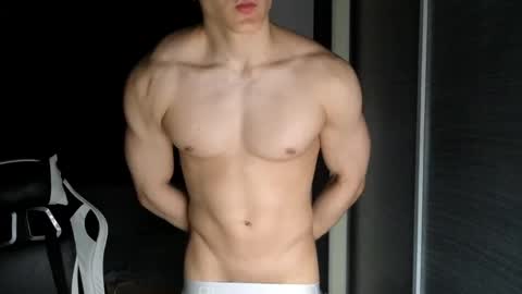 madisonboy2 online show from May 6, 11:54 pm