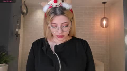 Madison Kane online show from December 5, 11:08 am