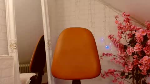 Leena online show from March 2, 11:20 pm